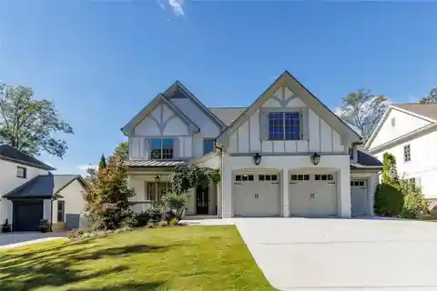 Modern Elegance with Exceptional Indoor-Outdoor Living