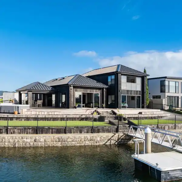 EXQUISITE WELL-BUILT RESIDENCE