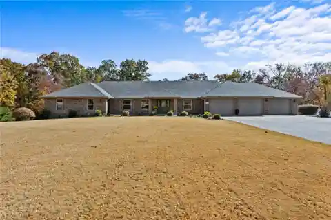 Coastal Luxury in a Peaceful Neighborhood