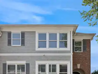 Sophisticated Townhouse in Prime Hinsdale Location