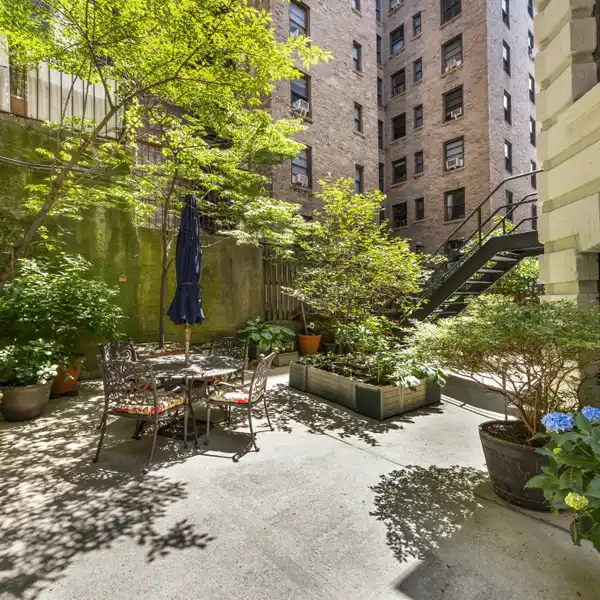 RELAXED LIVING AT THE SCHUYLER ARMS