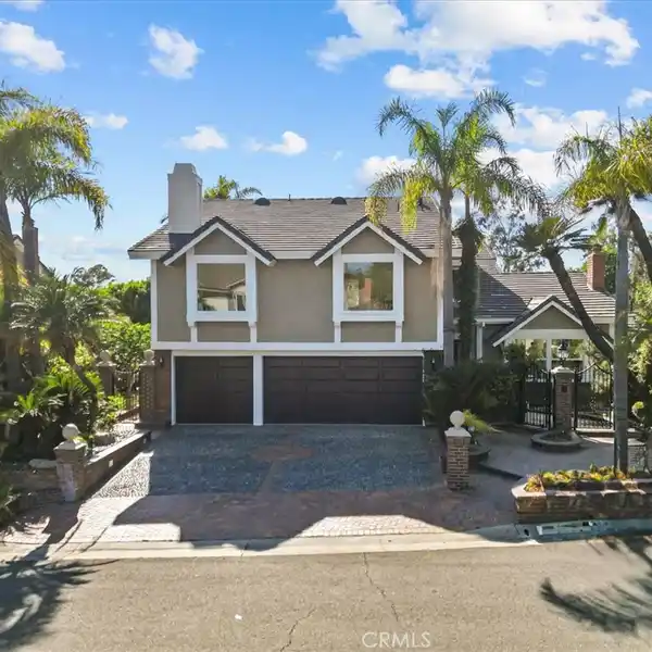 BEAUTIFUL POOL HOME IN PRIME CUL-DE-SAC LOCATION