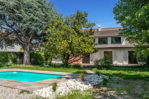 Architect-designed Oasis with Pool Near City