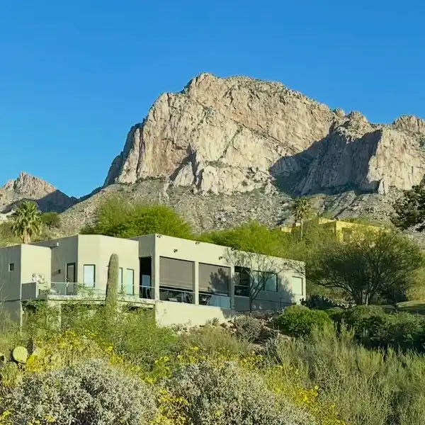 CONTEMPORARY DESERT RETREAT PERCHED ON QUIET HILLSIDE