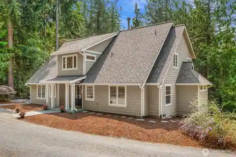 Stunning and Private Home on 5 Peaceful Acres