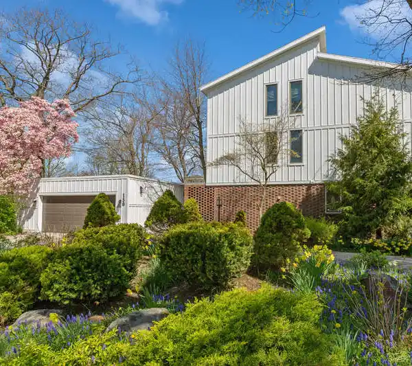 RARE LAKESIDE PROPERTY