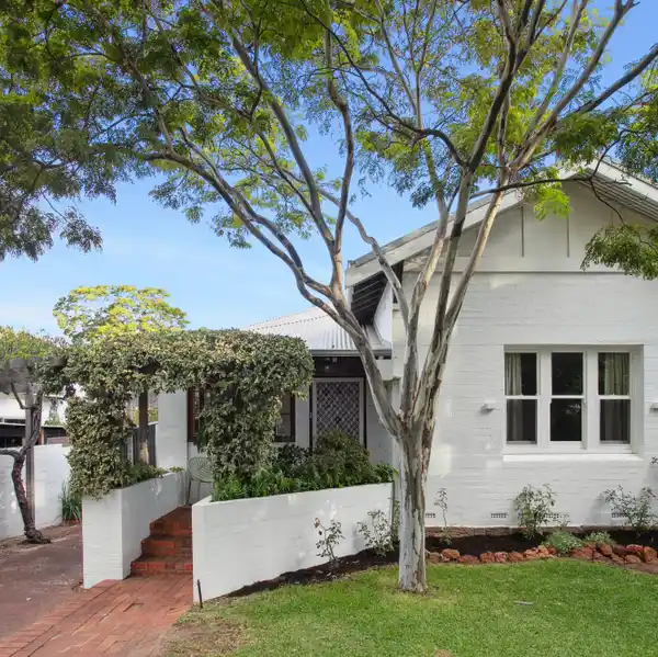 BEAUTIFULLY MAINTAINED COTTAGE
