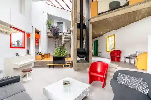 Architect-Designed Home Near the Center of Saint Cyr