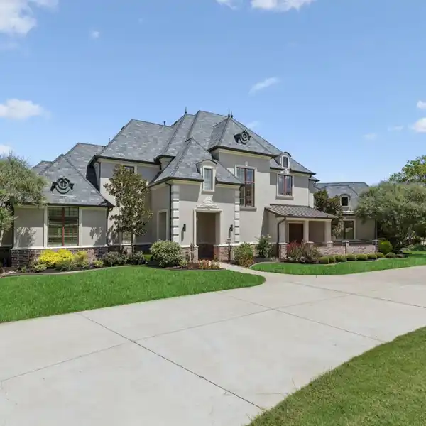 AMAZING SEVEN-ACRE ESTATE