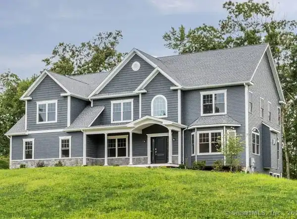 EXQUISITE NEW CONSTRUCTION IN NEWTOWN
