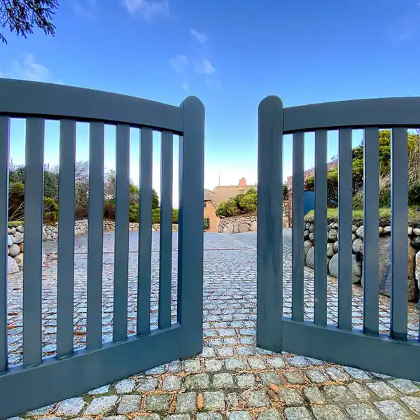 VILLA ON A LARGE PROPERTY ON THE MUDFLATS
