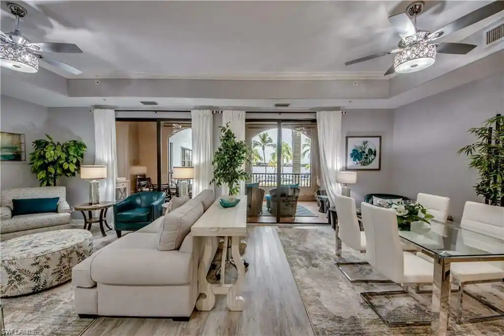 Tastefully Decorated Turnkey Condo