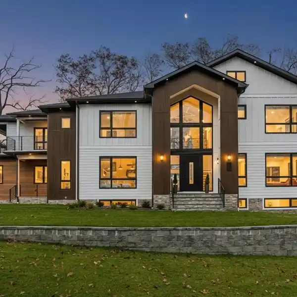 EXPERIENCE MODERN LUXURY REDEFINED IN THIS STUNNING MASTERPIECE