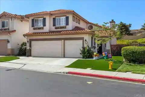 Coastal Living One Mile from the Beach