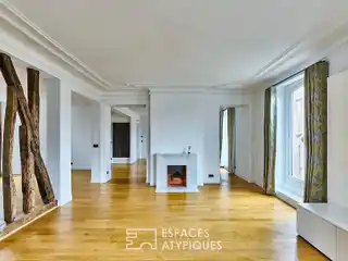 Light-Filled Apartment in a Luxury Haussmannian Building