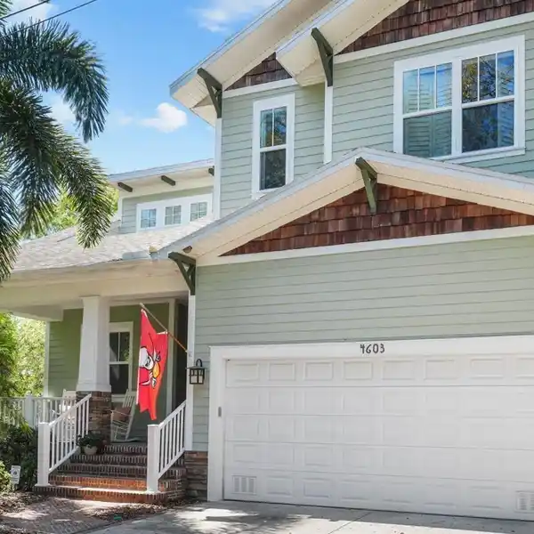 GORGEOUS CRAFTSMAN HOME IN BAYSHORE BEAUTIFUL
