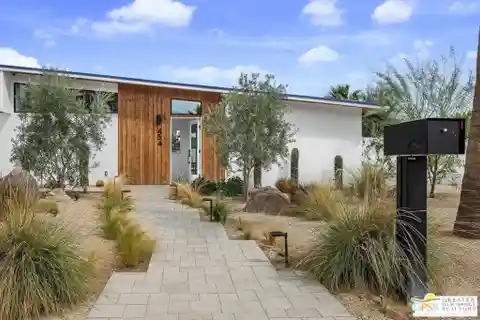 Quintessential Palm Springs Home with Mountain Views
