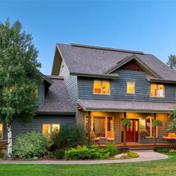 IMMACULATE HOME IN SOUGHT-AFTER FISH CREEK