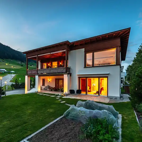 HOLIDAY HOME WITH MOUNTAIN VIEWS IN DAVOS PLATZ: SPACIOUS AND MODERN