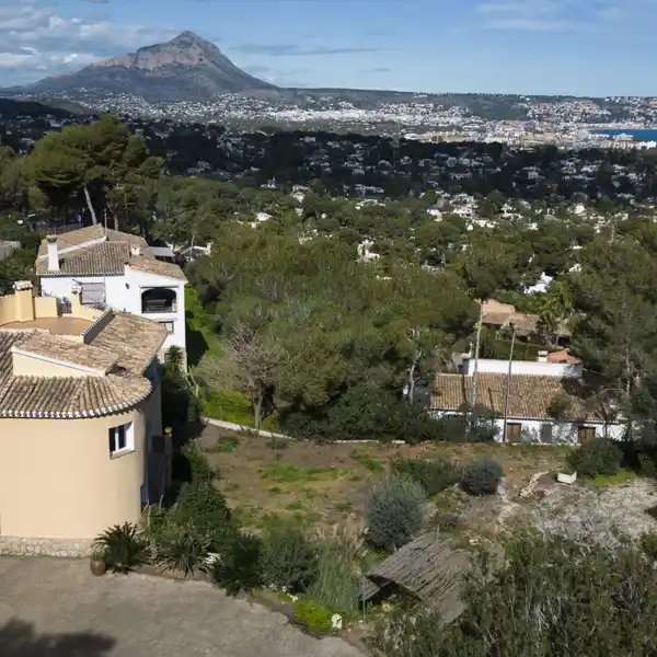 LARGE VILLA WITH FANTASTIC BAY VIEWS