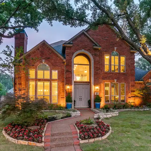 UPDATED 2-STORY IN STONE LAKE ESTATES