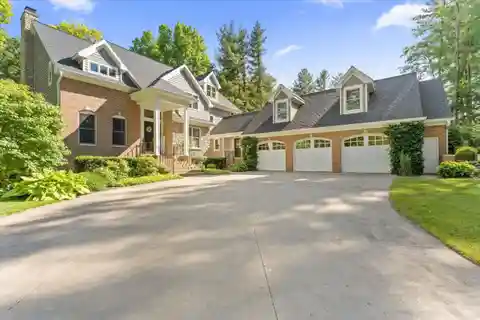 Waterfront Luxury Living at Its Finest