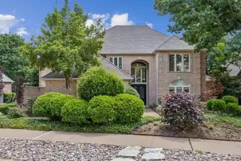 Lakeside Cul-de-sac Luxury in Guard-gated Oakdale