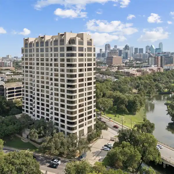 GRAND HIGH-RISE RETREAT WITH PANORAMIC ELEGANCE