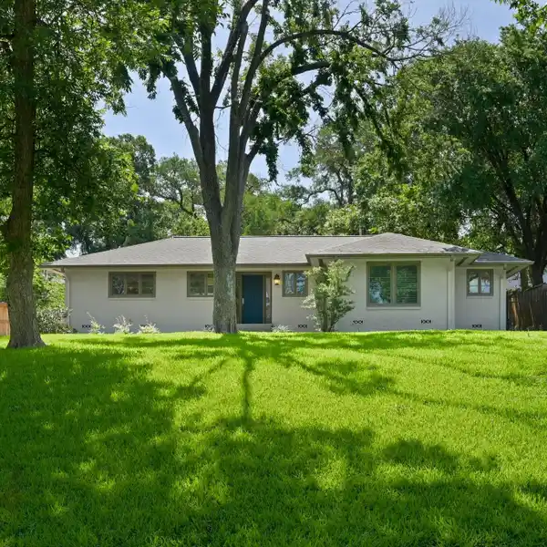 SINGLE-LEVEL HOME IN PEMBERTON HEIGHTS