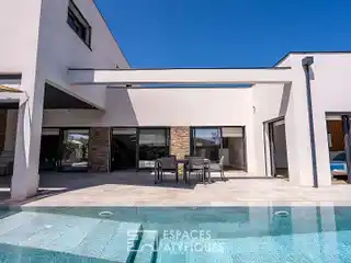 Contemporary Villa in Sought-After Saint-Cyprien Neighborhood