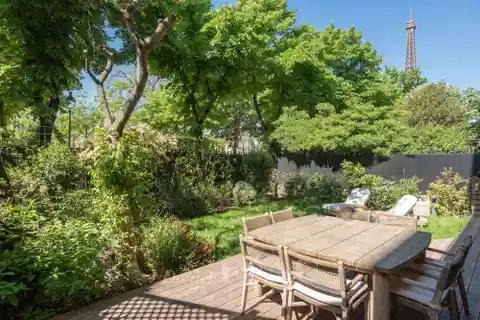 Exceptional Apartment Opening to Garden