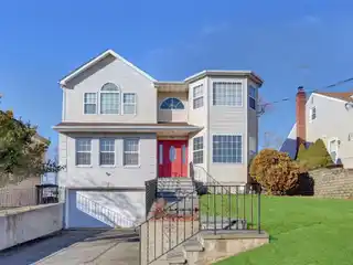 Immaculate Contemporary Colonial