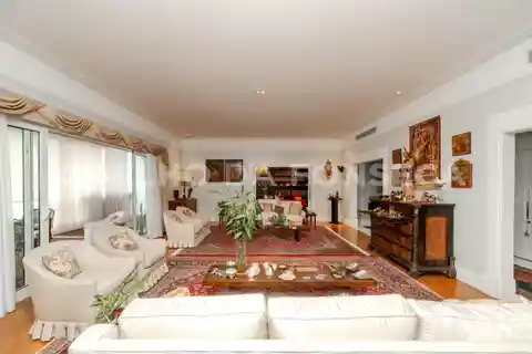 Renovated Apartment in Unbeatable Location
