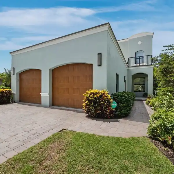 SPACIOUS NEWER BUILD WITH DESIGNER FINISHES