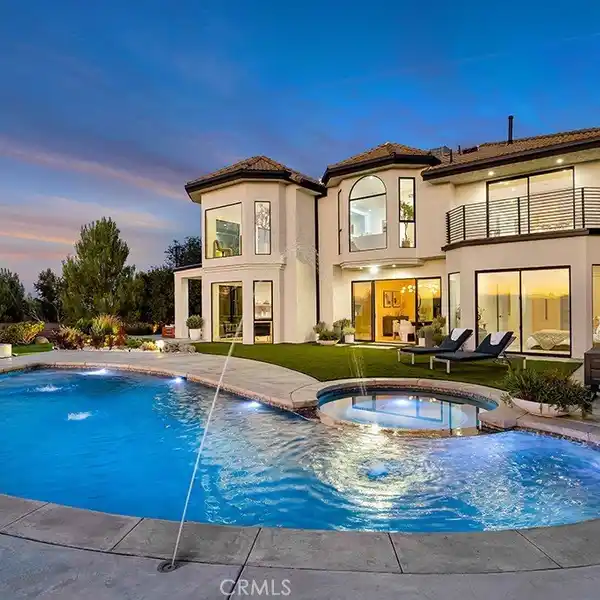 NEWLY REMODELED CONTEMPORARY ESTATE