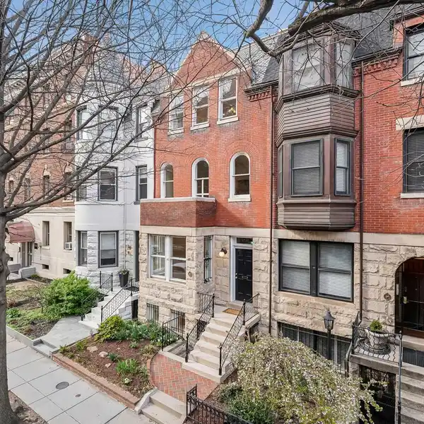 BEAUTIFULLY RESTORED HISTORIC VICTORIAN HOME