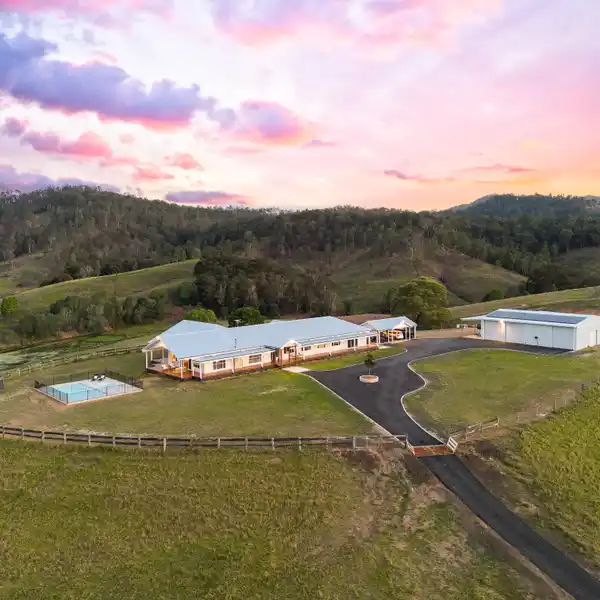 PRIVATE HINTERLAND ESTATE WITH RESORT-STYLE AMENITIES