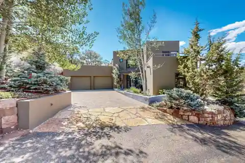 Custom Home with Unbeatable Mountain Views