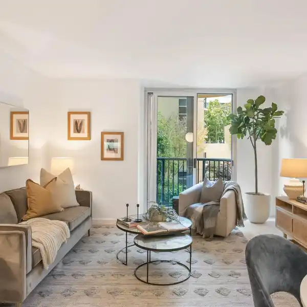 BEAUTIFULLY UPDATED CONDO AT PACIFIC PLACE