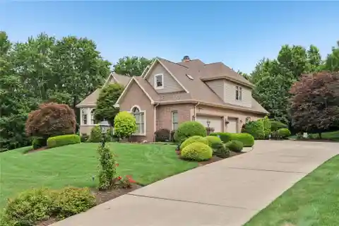 Meticulously Maintained Suncrest Home