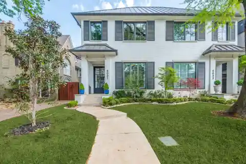 Exquisite Duplex Full of Charm and Luxury