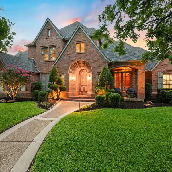 MOVE-IN READY HOME IN A LOVELY NEIGHBORHOOD