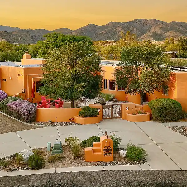 THOUGHTFULLY UPDATED SOUTHWESTERN CONTEMPORARY STUNNER