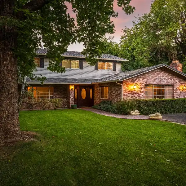 COUNTRY LIVING WITH CONVENIENT ACCESS TO TOWN