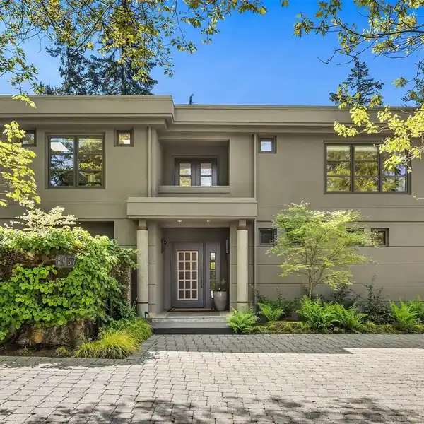CONTEMPORARY MEDINA HEIGHTS LANDMARK