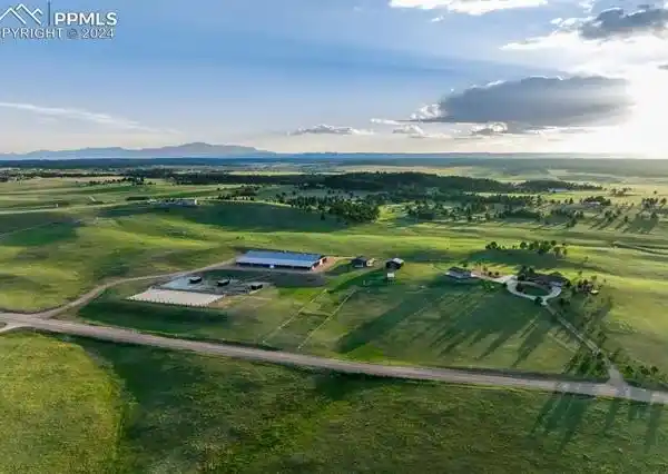 40-ACRE EQUESTRIAN LUXURY ESTATE