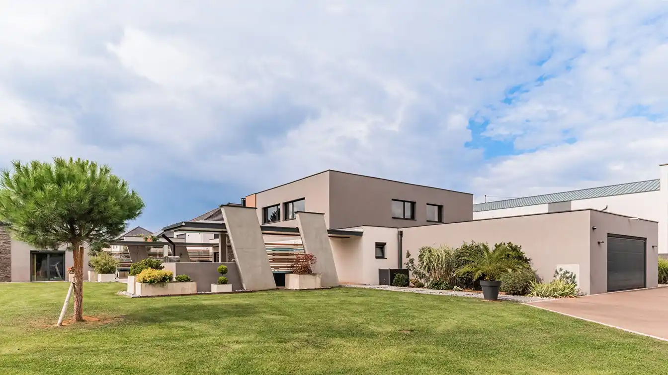Architect-designed House in the Potassic Basin