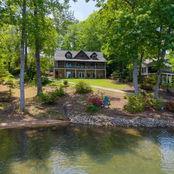 QUINTESSENTIAL MOUNTAIN LAKE LIVING ON LAKE KEOWEE
