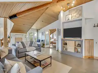 Upgraded Top-Floor Corner Condo in Empire House