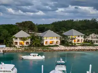 Turn-key Coral Cottage Residence Located in Legendary Harbour Island